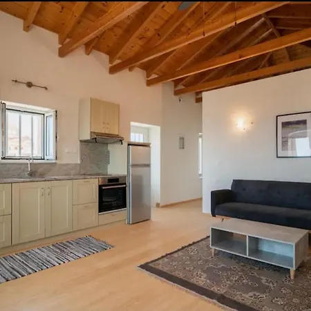 Oasis -- Upper House Neapoli Voion