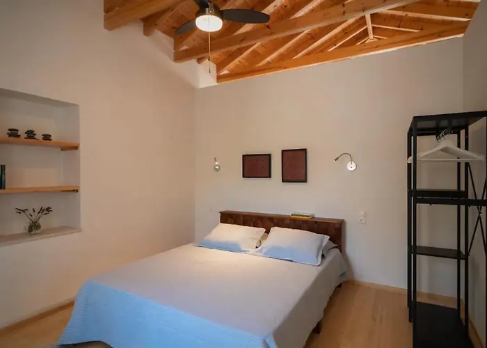 Oasis -- Upper House Neápolis