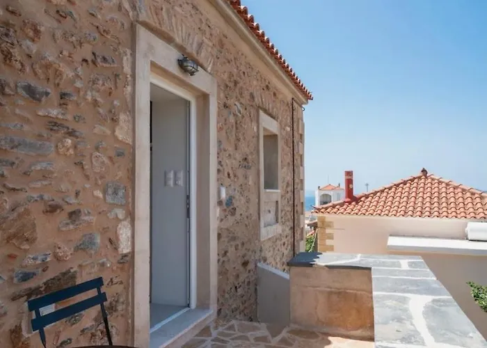 Oasis -- Upper House * Neápolis